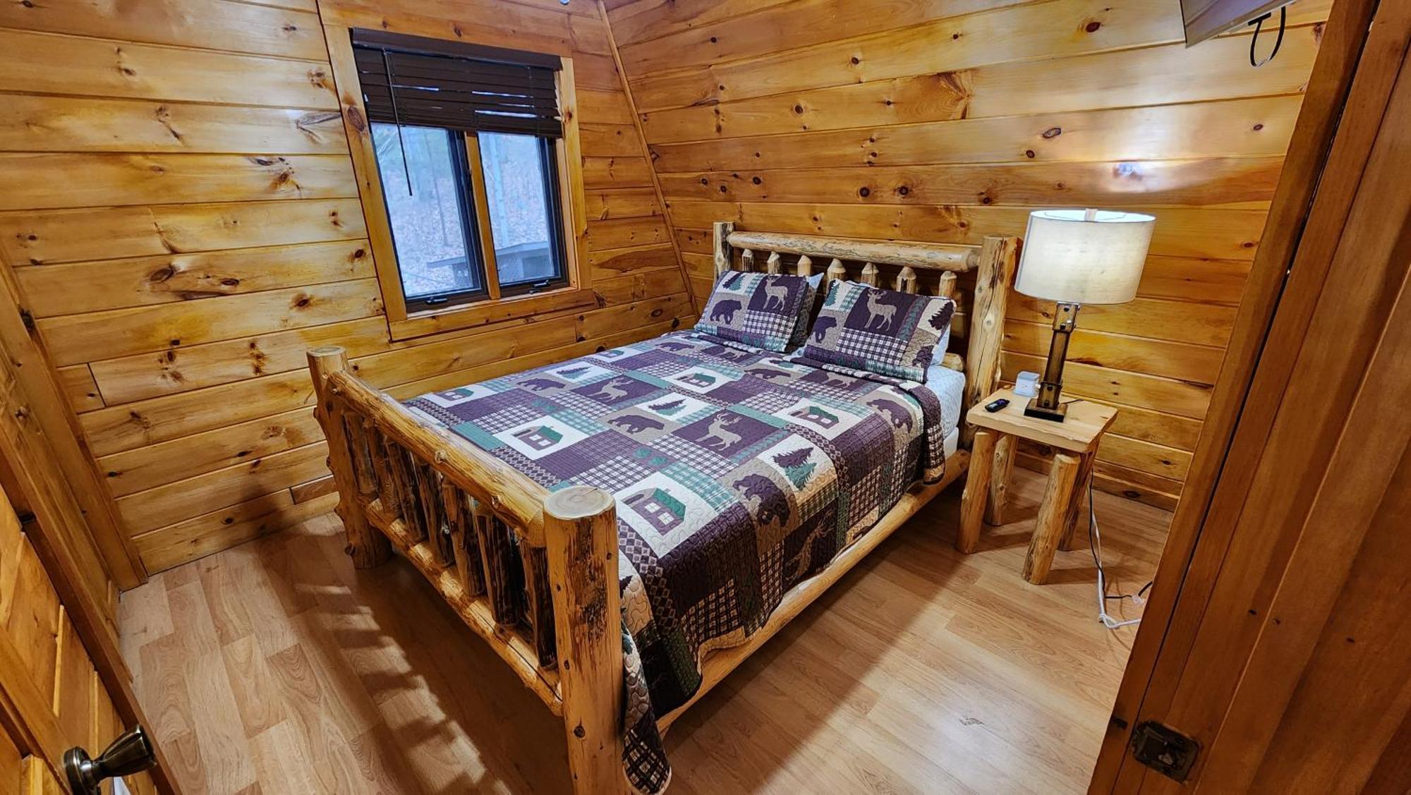 Lazy Bear * Sevierville