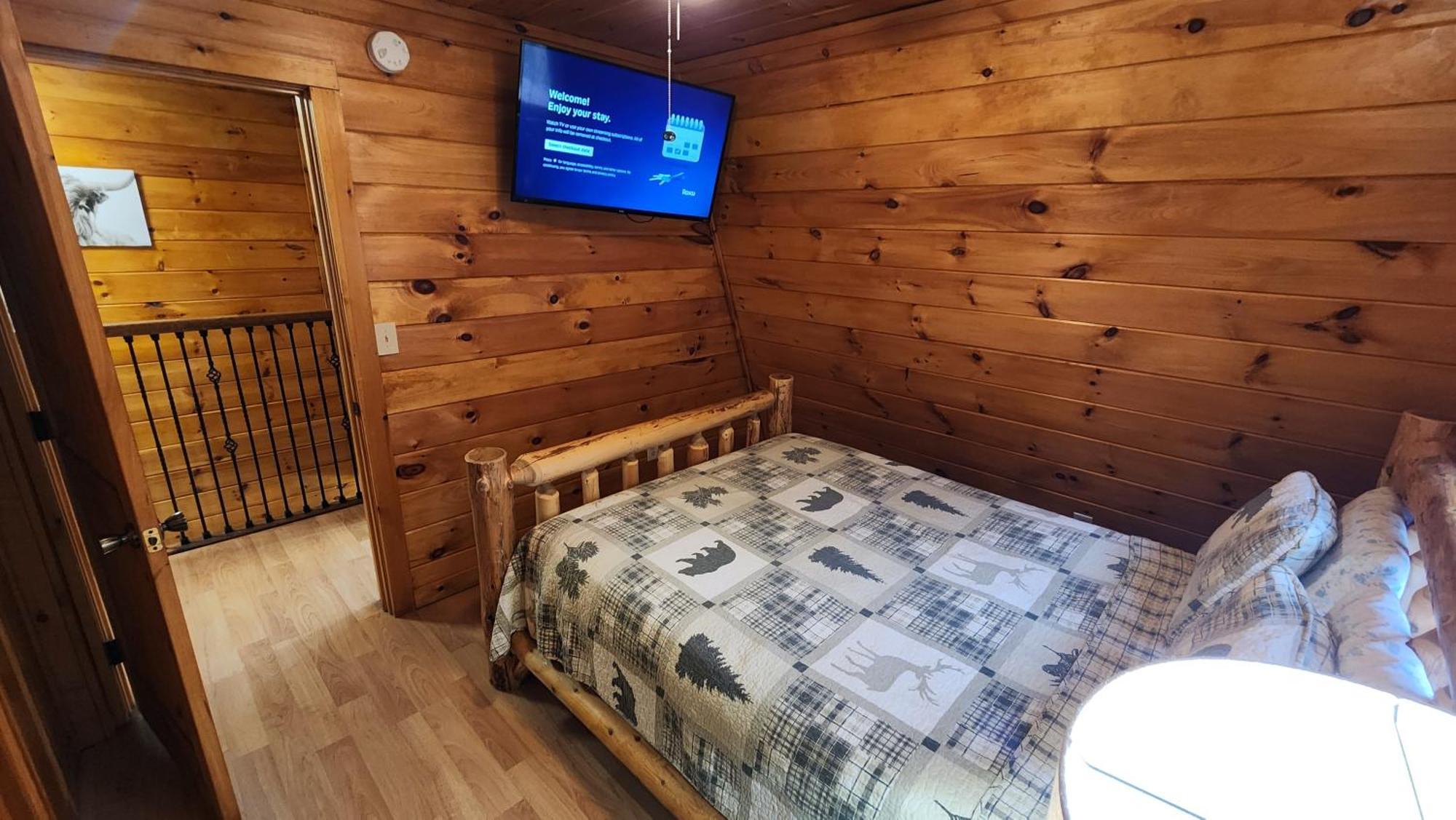 Lazy Bear * Sevierville